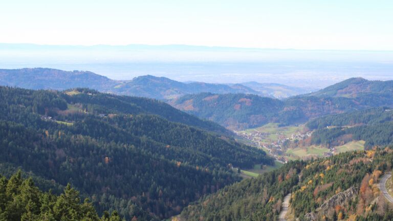 Dieses Bild zeigt eine Webcam-Aufnahme vom Achertal, aufgenommen am Mittwoch, den 05.11.2025 um 13:10 Uhr. Die Temperatur betrug 14.1°C.