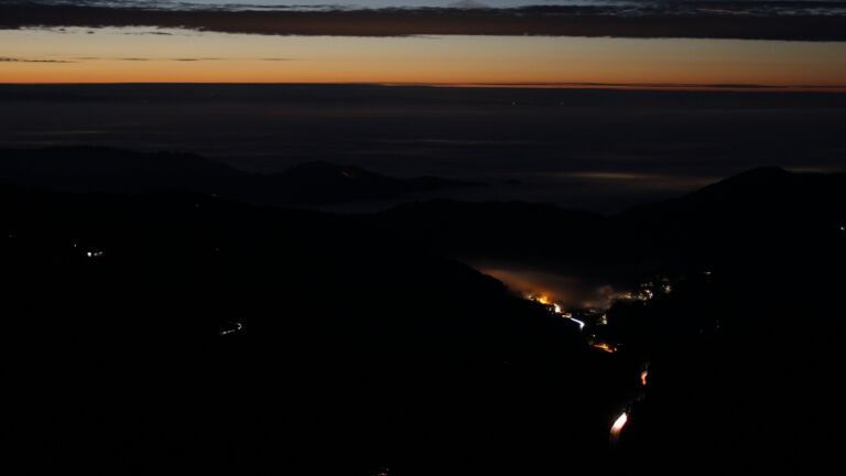 Dieses Bild zeigt eine Webcam-Aufnahme vom Achertal, aufgenommen am Samstag, den 08.11.2025 um 18:10 Uhr. Die Temperatur betrug 6.7°C.