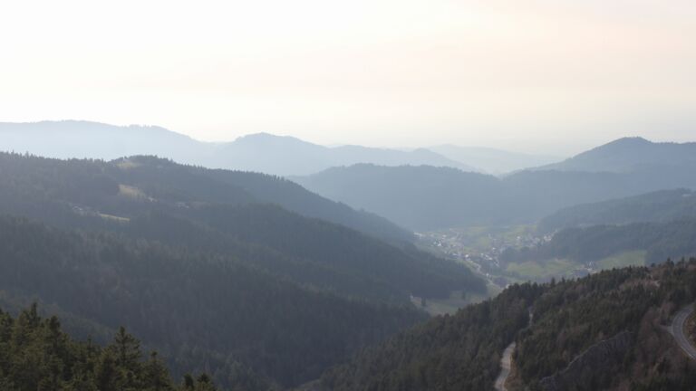 Dieses Bild zeigt eine Webcam-Aufnahme vom Achertal, aufgenommen am Donnerstag, den 05.03.2026 um 16:50 Uhr. Die Temperatur betrug 11.1°C.