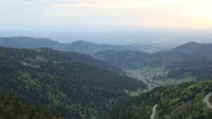 Dieses Bild zeigt eine Webcam-Aufnahme vom Achertal, aufgenommen am Dienstag, den 28.04.2026 um 19:50 Uhr. Die Temperatur betrug 12.7°C.