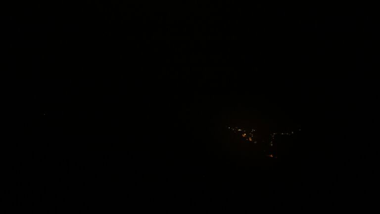 Dieses Bild zeigt eine Webcam-Aufnahme vom Achertal, aufgenommen am Mittwoch, den 06.05.2026 um 00:30 Uhr. Die Temperatur betrug 7.8°C.