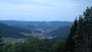 Dieses Bild zeigt eine Webcam-Aufnahme vom Achertal, aufgenommen am Mittwoch, den 15.07.2026 um 05:20 Uhr. Die Temperatur betrug 22.6°C.