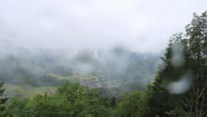 Dieses Bild zeigt eine Webcam-Aufnahme vom Achertal, aufgenommen am Dienstag, den 09.06.2026 um 11:20 Uhr. Die Temperatur betrug 9.9°C.