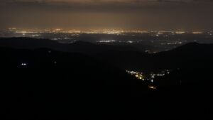 Dieses Bild zeigt eine Webcam-Aufnahme vom Achertal, aufgenommen am Samstag, den 21.03.2026 um 02:00 Uhr. Die Temperatur betrug 4.7°C.