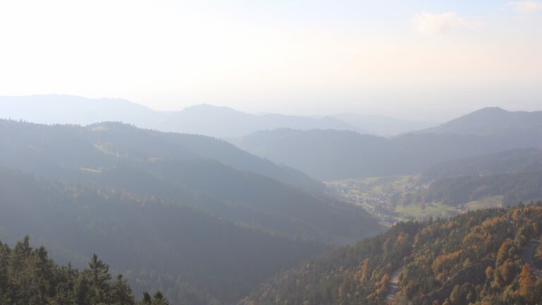 Dieses Bild zeigt eine Webcam-Aufnahme vom Achertal, aufgenommen am Sonntag, den 12.10.2025 um 17:00 Uhr. Die Temperatur betrug 10.5°C.