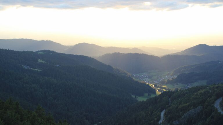 Dieses Bild zeigt eine Webcam-Aufnahme vom Achertal, aufgenommen am Sonntag, den 31.08.2025 um 19:40 Uhr. Die Temperatur betrug 16.5°C.