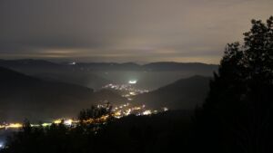 Dieses Bild zeigt eine Webcam-Aufnahme vom Achertal, aufgenommen am Dienstag, den 20.10.2026 um 19:50 Uhr. Die Temperatur betrug 10.7°C.