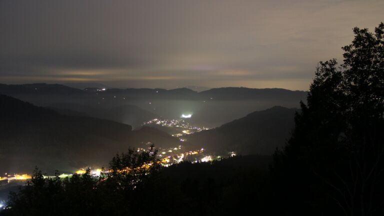 Dieses Bild zeigt eine Webcam-Aufnahme vom Achertal, aufgenommen am Dienstag, den 20.10.2026 um 19:50 Uhr. Die Temperatur betrug 10.7°C.