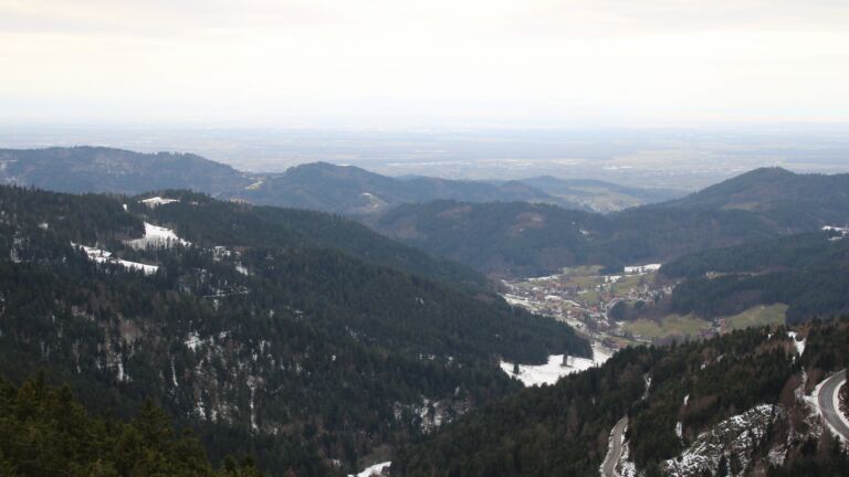 Dieses Bild zeigt eine Webcam-Aufnahme vom Achertal, aufgenommen am Mittwoch, den 14.01.2026 um 11:00 Uhr. Die Temperatur betrug 4.8°C.