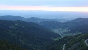 Dieses Bild zeigt eine Webcam-Aufnahme vom Achertal, aufgenommen am Sonntag, den 03.05.2026 um 20:50 Uhr. Die Temperatur betrug 10.6°C.