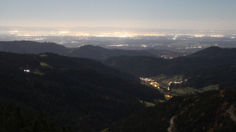 Dieses Bild zeigt eine Webcam-Aufnahme vom Achertal, aufgenommen am Dienstag, den 04.11.2025 um 02:30 Uhr. Die Temperatur betrug 6.4°C.