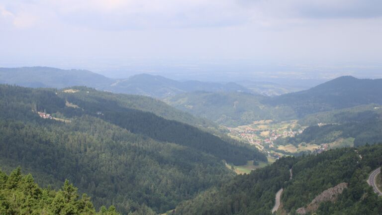 Dieses Bild zeigt eine Webcam-Aufnahme vom Achertal, aufgenommen am Montag, den 23.06.2025 um 10:40 Uhr. Die Temperatur betrug 18.1°C.