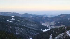 Dieses Bild zeigt eine Webcam-Aufnahme vom Achertal, aufgenommen am Sonntag, den 23.11.2025 um 08:00 Uhr. Die Temperatur betrug -1.9°C.