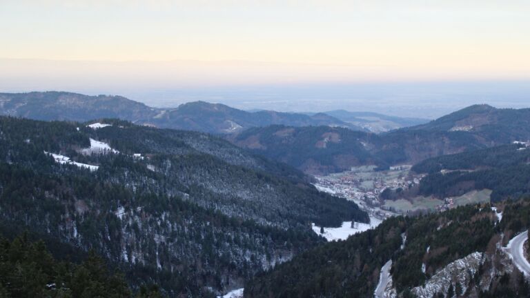 Dieses Bild zeigt eine Webcam-Aufnahme vom Achertal, aufgenommen am Sonntag, den 23.11.2025 um 08:00 Uhr. Die Temperatur betrug -1.9°C.