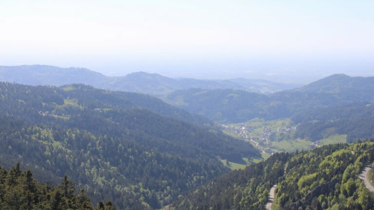 Dieses Bild zeigt eine Webcam-Aufnahme vom Achertal, aufgenommen am Mittwoch, den 29.04.2026 um 16:40 Uhr. Die Temperatur betrug 13.5°C.