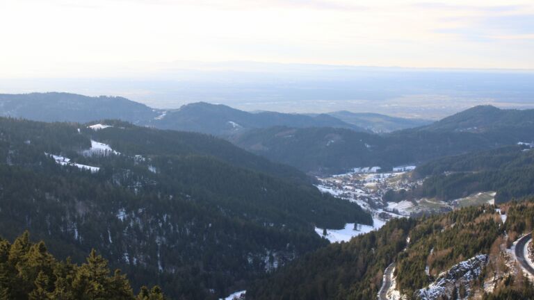 Dieses Bild zeigt eine Webcam-Aufnahme vom Achertal, aufgenommen am Dienstag, den 13.01.2026 um 15:50 Uhr. Die Temperatur betrug 7.2°C.