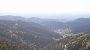 Dieses Bild zeigt eine Webcam-Aufnahme vom Achertal, aufgenommen am Freitag, den 24.04.2026 um 18:30 Uhr. Die Temperatur betrug 13.9°C.