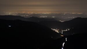 Dieses Bild zeigt eine Webcam-Aufnahme vom Achertal, aufgenommen am Sonntag, den 08.03.2026 um 20:00 Uhr. Die Temperatur betrug 9.1°C.