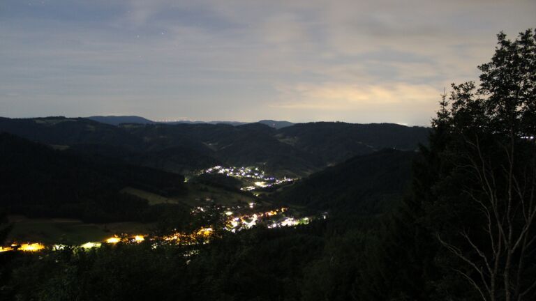 Dieses Bild zeigt eine Webcam-Aufnahme vom Achertal, aufgenommen am Montag, den 06.07.2026 um 03:30 Uhr. Die Temperatur betrug 15.8°C.