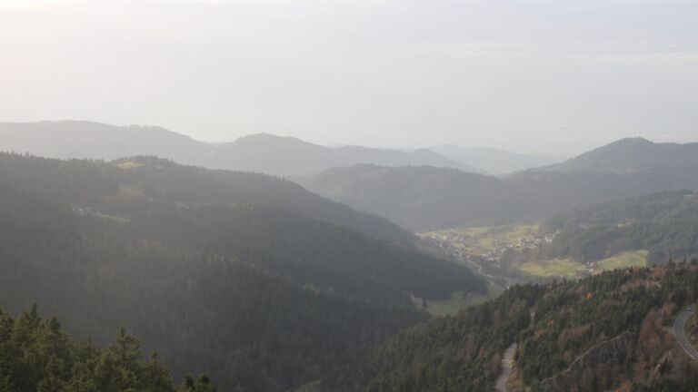 Dieses Bild zeigt eine Webcam-Aufnahme vom Achertal, aufgenommen am Samstag, den 15.11.2025 um 15:20 Uhr. Die Temperatur betrug 11.9°C.