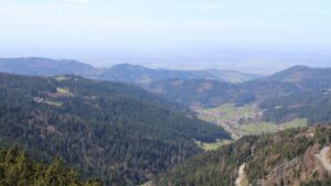 Dieses Bild zeigt eine Webcam-Aufnahme vom Achertal, aufgenommen am Montag, den 06.04.2026 um 13:50 Uhr. Die Temperatur betrug 9.8°C.