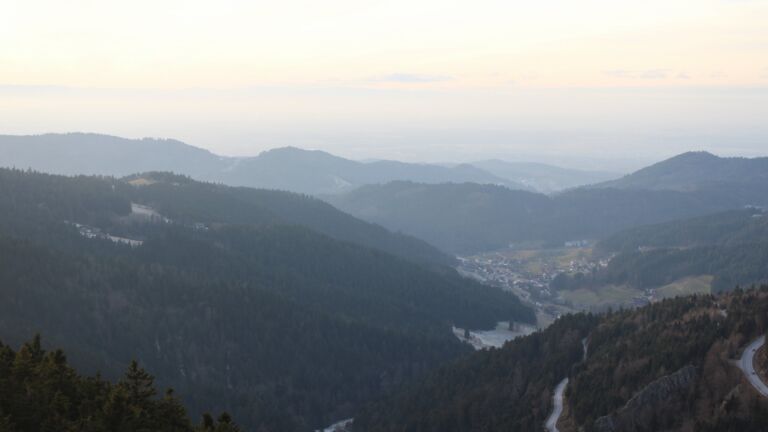 Dieses Bild zeigt eine Webcam-Aufnahme vom Achertal, aufgenommen am Donnerstag, den 01.01.2026 um 16:00 Uhr. Die Temperatur betrug -5.5°C.