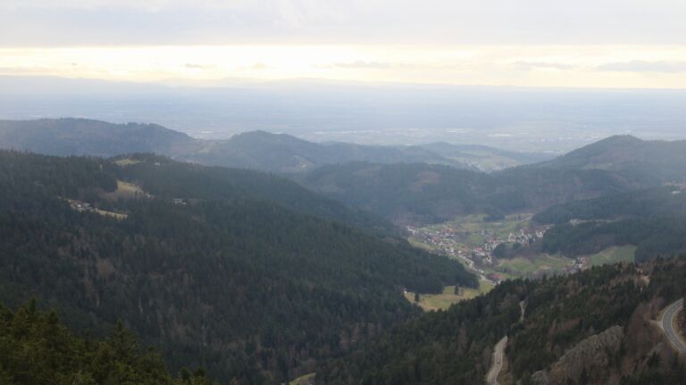 Dieses Bild zeigt eine Webcam-Aufnahme vom Achertal, aufgenommen am Samstag, den 28.02.2026 um 16:00 Uhr. Die Temperatur betrug 4.1°C.