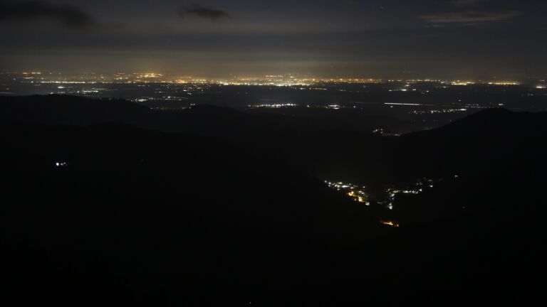 Dieses Bild zeigt eine Webcam-Aufnahme vom Achertal, aufgenommen am Mittwoch, den 15.04.2026 um 04:30 Uhr. Die Temperatur betrug 3.1°C.