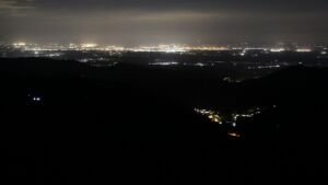 Dieses Bild zeigt eine Webcam-Aufnahme vom Achertal, aufgenommen am Dienstag, den 21.04.2026 um 02:00 Uhr. Die Temperatur betrug 2.6°C.