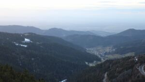 Dieses Bild zeigt eine Webcam-Aufnahme vom Achertal, aufgenommen am Freitag, den 16.01.2026 um 16:50 Uhr. Die Temperatur betrug 7.2°C.