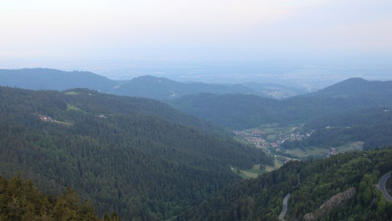 Dieses Bild zeigt eine Webcam-Aufnahme vom Achertal, aufgenommen am Donnerstag, den 15.05.2025 um 07:10 Uhr. Die Temperatur betrug 9.6°C.
