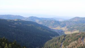 Dieses Bild zeigt eine Webcam-Aufnahme vom Achertal, aufgenommen am Freitag, den 12.12.2025 um 11:00 Uhr. Die Temperatur betrug 8.9°C.