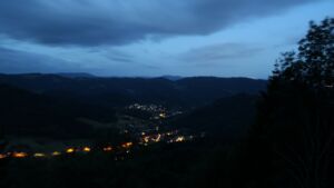 Dieses Bild zeigt eine Webcam-Aufnahme vom Achertal, aufgenommen am Sonntag, den 07.06.2026 um 04:30 Uhr. Die Temperatur betrug 12.6°C.