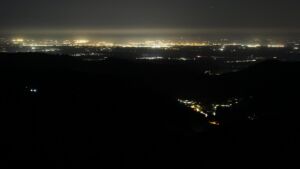 Dieses Bild zeigt eine Webcam-Aufnahme vom Achertal, aufgenommen am Freitag, den 24.04.2026 um 03:30 Uhr. Die Temperatur betrug 7.9°C.