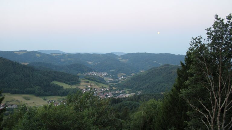 Dieses Bild zeigt eine Webcam-Aufnahme vom Achertal, aufgenommen am Donnerstag, den 30.07.2026 um 05:50 Uhr. Die Temperatur betrug 25.9°C.