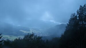 Dieses Bild zeigt eine Webcam-Aufnahme vom Achertal, aufgenommen am Dienstag, den 09.06.2026 um 05:20 Uhr. Die Temperatur betrug 12.9°C.