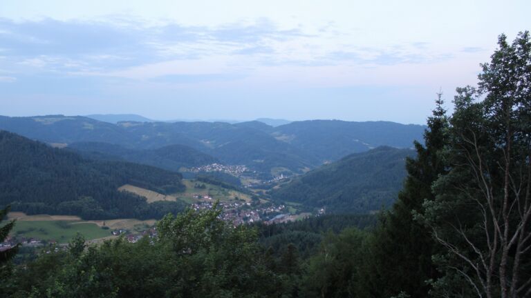Dieses Bild zeigt eine Webcam-Aufnahme vom Achertal, aufgenommen am Dienstag, den 30.06.2026 um 05:30 Uhr. Die Temperatur betrug 19.7°C.