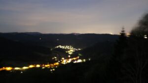 Dieses Bild zeigt eine Webcam-Aufnahme vom Achertal, aufgenommen am Montag, den 08.06.2026 um 03:40 Uhr. Die Temperatur betrug 15.6°C.