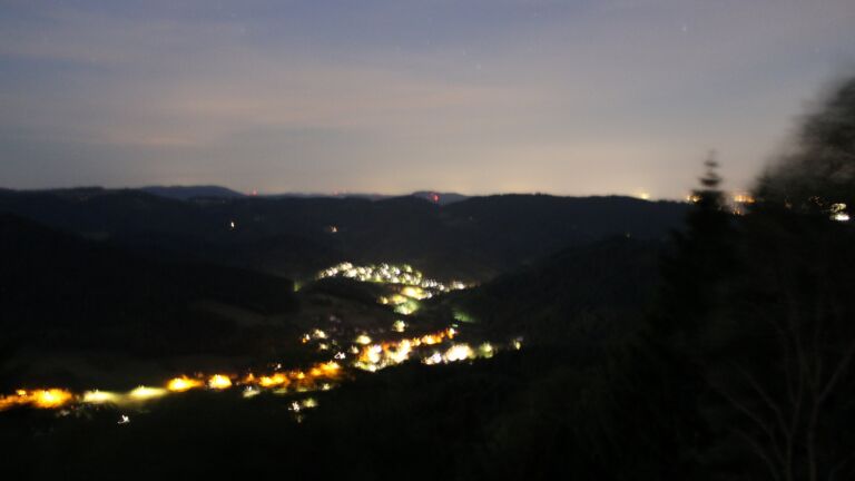 Dieses Bild zeigt eine Webcam-Aufnahme vom Achertal, aufgenommen am Montag, den 08.06.2026 um 03:40 Uhr. Die Temperatur betrug 15.6°C.