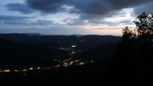 Dieses Bild zeigt eine Webcam-Aufnahme vom Achertal, aufgenommen am Mittwoch, den 16.09.2026 um 20:20 Uhr. Die Temperatur betrug 13.4°C.