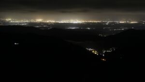 Dieses Bild zeigt eine Webcam-Aufnahme vom Achertal, aufgenommen am Dienstag, den 18.11.2025 um 00:30 Uhr. Die Temperatur betrug -3.2°C.