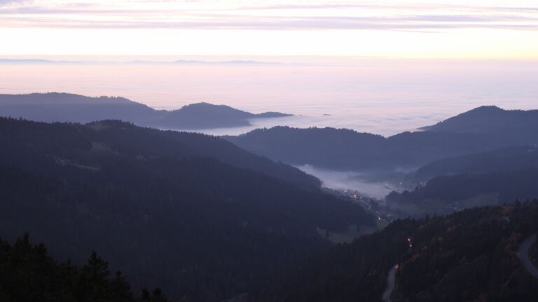 Dieses Bild zeigt eine Webcam-Aufnahme vom Achertal, aufgenommen am Samstag, den 08.11.2025 um 17:20 Uhr. Die Temperatur betrug 7.6°C.