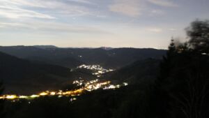 Dieses Bild zeigt eine Webcam-Aufnahme vom Achertal, aufgenommen am Sonntag, den 23.08.2026 um 22:10 Uhr. Die Temperatur betrug 15.1°C.
