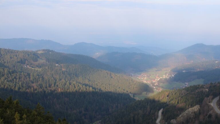 Dieses Bild zeigt eine Webcam-Aufnahme vom Achertal, aufgenommen am Montag, den 23.03.2026 um 07:40 Uhr. Die Temperatur betrug 5.8°C.