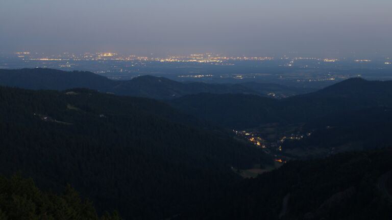 Dieses Bild zeigt eine Webcam-Aufnahme vom Achertal, aufgenommen am Mittwoch, den 02.07.2025 um 04:30 Uhr. Die Temperatur betrug 22.4°C.