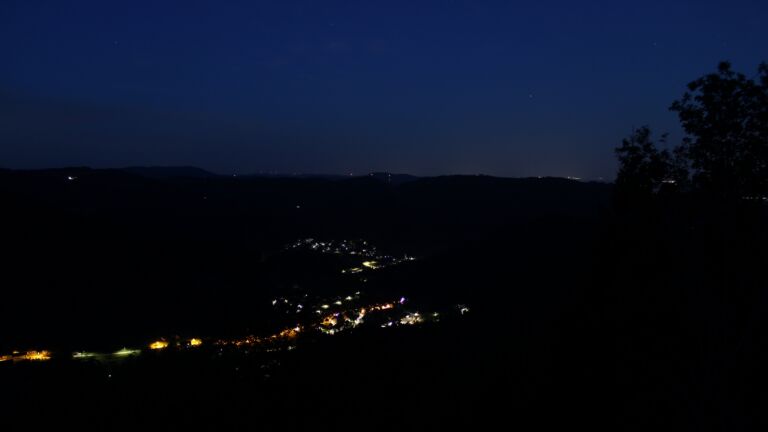 Dieses Bild zeigt eine Webcam-Aufnahme vom Achertal, aufgenommen am Samstag, den 19.09.2026 um 06:10 Uhr. Die Temperatur betrug 11.7°C.