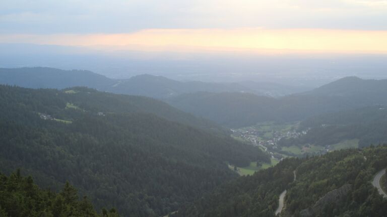Dieses Bild zeigt eine Webcam-Aufnahme vom Achertal, aufgenommen am Freitag, den 22.08.2025 um 19:40 Uhr. Die Temperatur betrug 12.4°C.