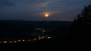 Dieses Bild zeigt eine Webcam-Aufnahme vom Achertal, aufgenommen am Sonntag, den 31.05.2026 um 04:20 Uhr. Die Temperatur betrug 21.3°C.