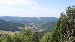 Dieses Bild zeigt eine Webcam-Aufnahme vom Achertal, aufgenommen am Montag, den 10.08.2026 um 12:20 Uhr. Die Temperatur betrug 30°C.