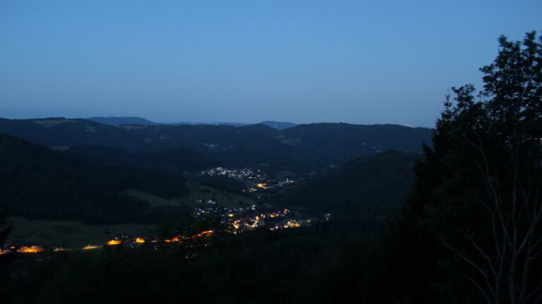 Dieses Bild zeigt eine Webcam-Aufnahme vom Achertal, aufgenommen am Montag, den 20.07.2026 um 04:50 Uhr. Die Temperatur betrug 12.9°C.